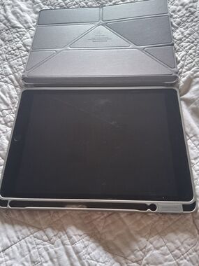 Apple iPad with Silver/Gray Folding Cover